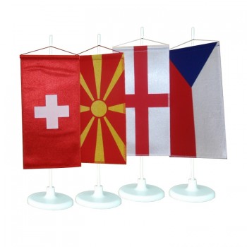 Знаме со постоље